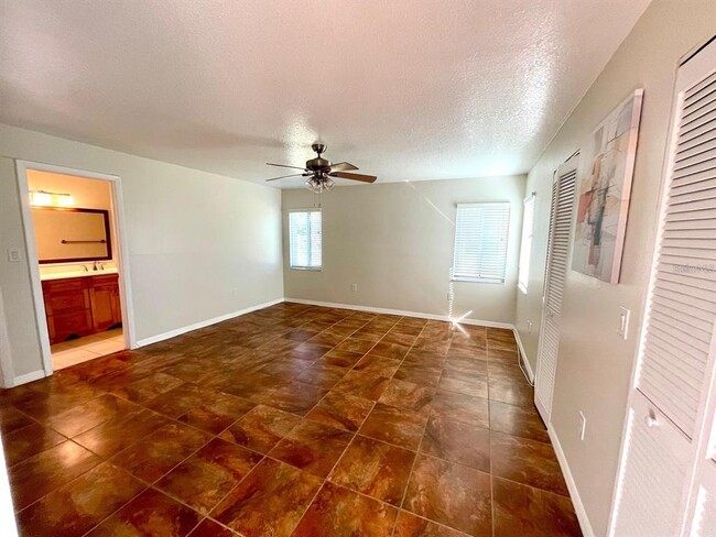 Building Photo - 2671 Sabal Springs Cir