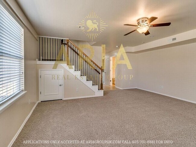 Building Photo - Spacious 2 Bed/1.5 Bath Norman Townhome Av...