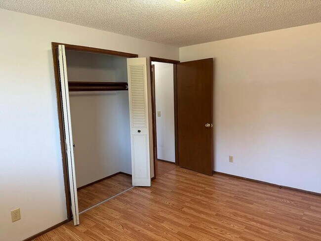 Building Photo - 1422 Lawnridge Ave