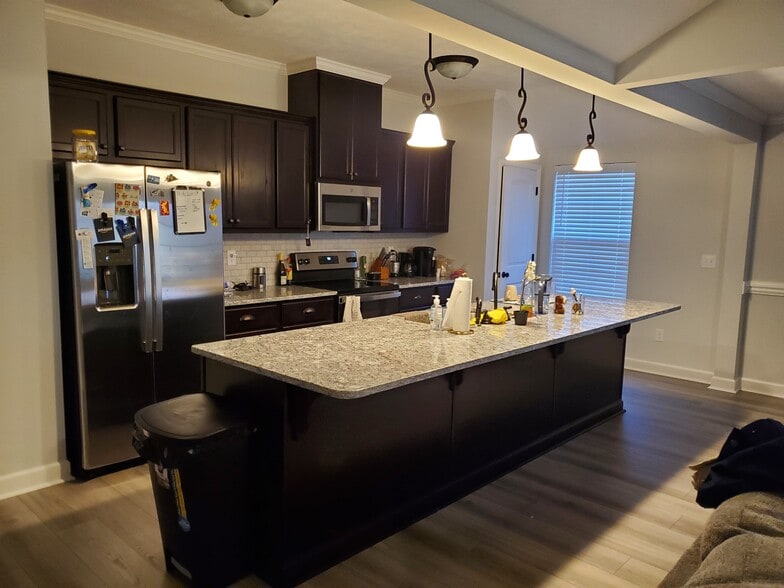 Building Photo - 529 Jensen Ln