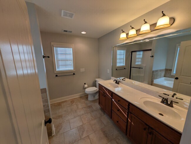 Building Photo - 903 Tanager Pl
