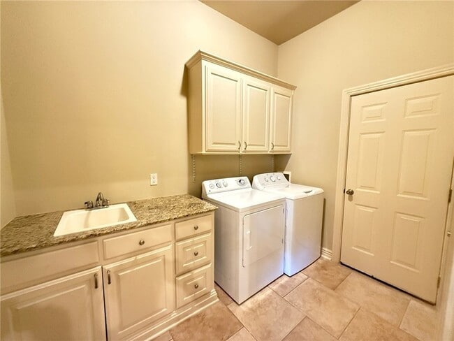 Building Photo - 609 N Tournament Dr