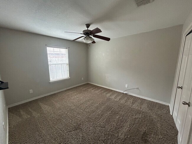 Building Photo - Updated Midway ISD Home