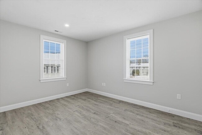 Building Photo - 204 Central St