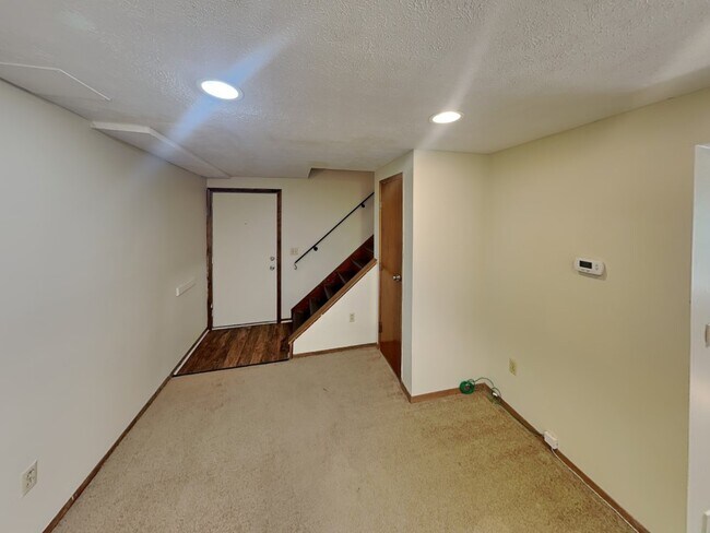 Building Photo - 94 E 18th Ave