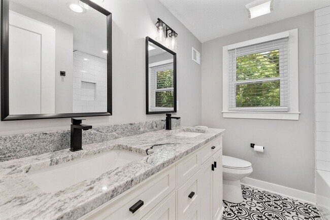 Building Photo - 7615 W 95th Terrace
