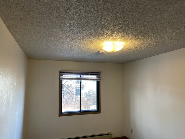 Building Photo - 402 S Gilbert St