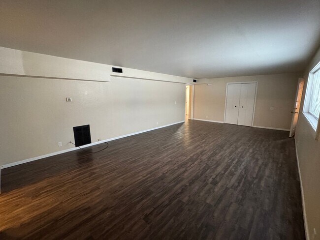 Building Photo - 1109 N18th Triplex