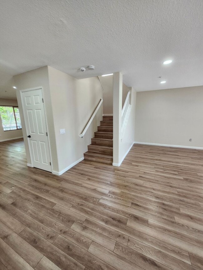 Building Photo - Beautiful 5 Bedroom House fully remodeled....
