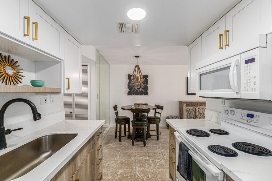 Building Photo - 7430 E Chaparral Rd