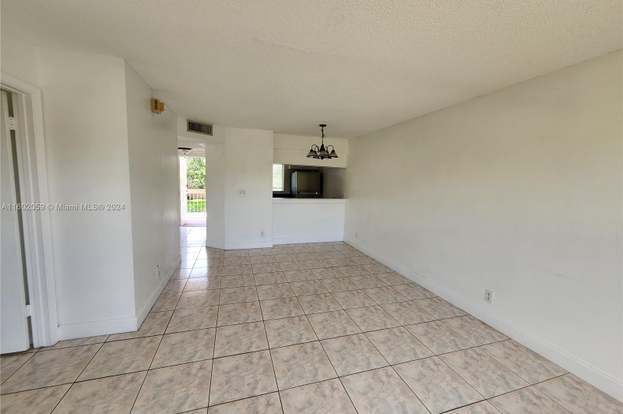 Building Photo - 9962 Twin Lakes Dr