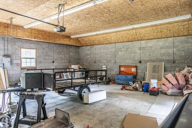 Building Photo - 440 W Maine Ave