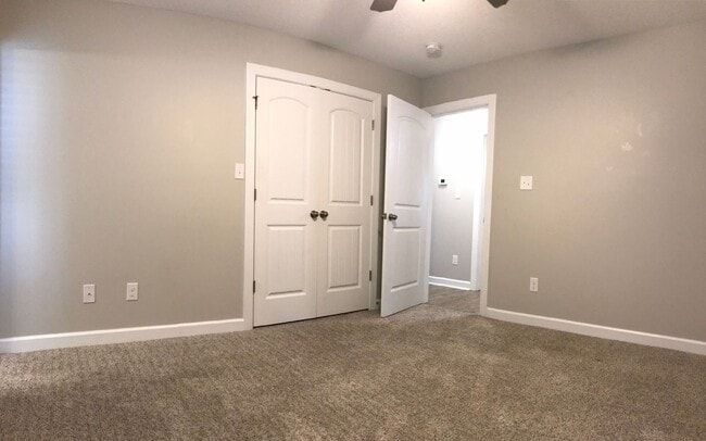 Building Photo - Super Sweet on Streamwood