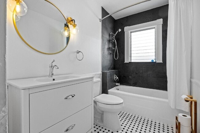 Building Photo - Charming 2-Bed With Backyard Oasis In West Palm Beach!