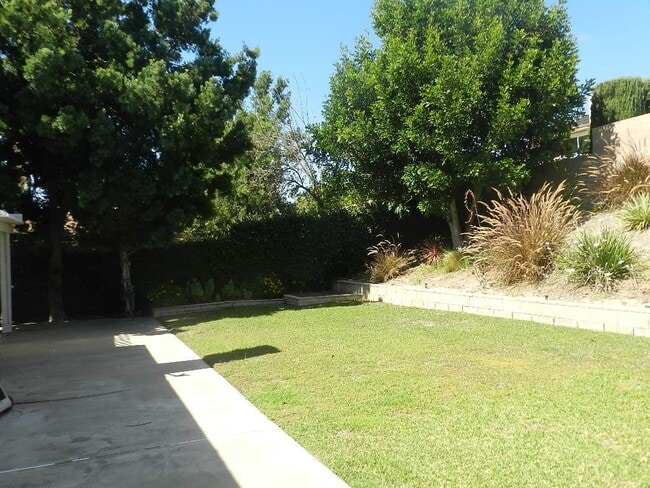 Building Photo - WONDERFUL SINGLE STORY HOUSE WITH LARGE YARD, GREAT LOCATION!