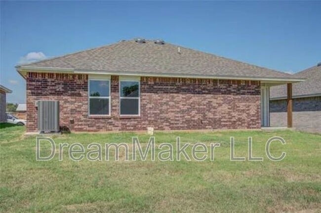 Building Photo - 2401 28th Ter
