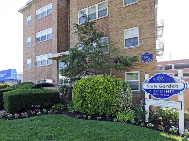 Building Photo - State Gardens