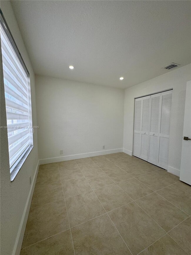 Building Photo - 16820 SW 1st Manor