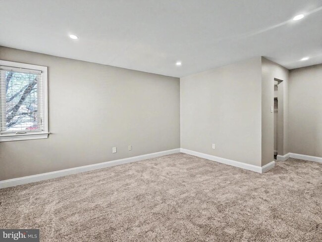 Building Photo - 140 Westbury Ct