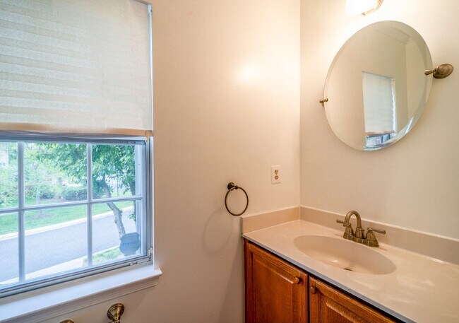 Building Photo - Three-level end unit townhome!