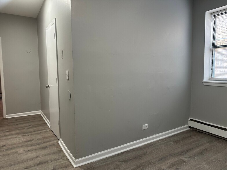Building Photo - 52 N Parkside Ave