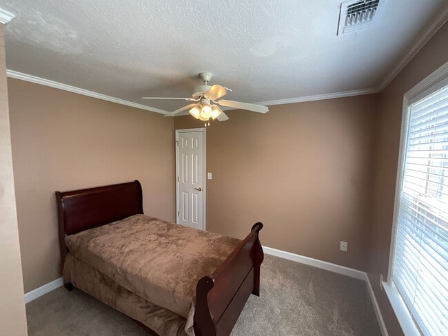 Building Photo - 4196 Aerie Cir