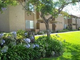 Building Photo - Towne & Country Apartments