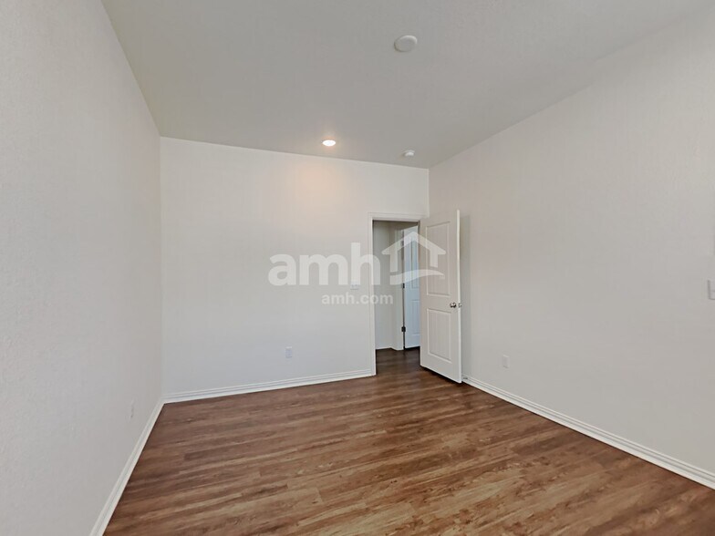 Building Photo - 2732 Geronimo Creek