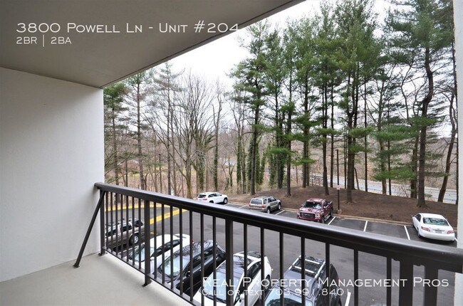 Building Photo - Spacious Condo in Peaceful Lakeside Plaza!