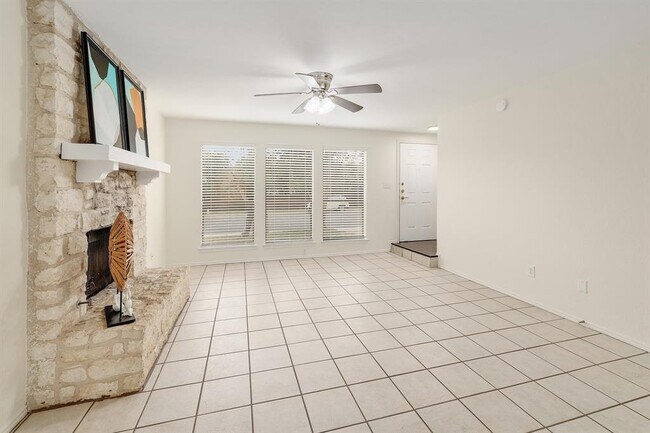 Building Photo - 6519 Hart Ln