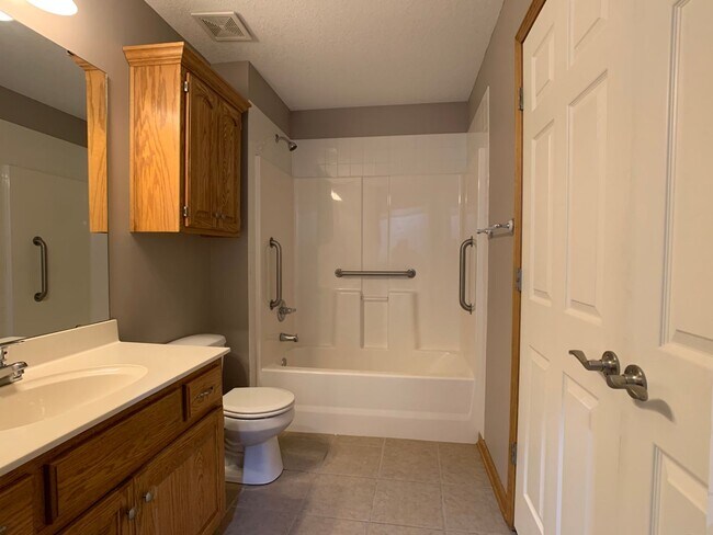 Building Photo - Freshly Updated, One Level Ranch, No Steps...