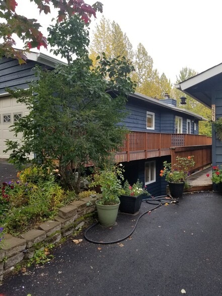 Building Photo - 2533 La Honda Dr