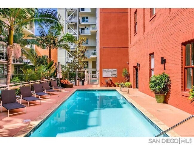 Building Photo - 1431 Pacific Hwy