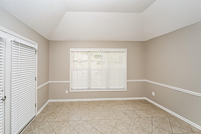 Building Photo - 6750 Lake Point Cir