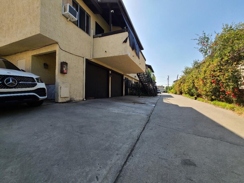 Building Photo - 318 N Nicholson Ave