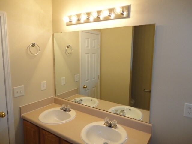 Building Photo - 3913 Tyler Bluff Ln