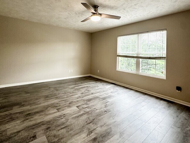Building Photo - 750 Erow Ave