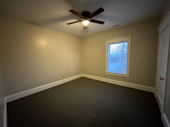 Building Photo - Pre-Leasing for the 26-27 School Year! - J...