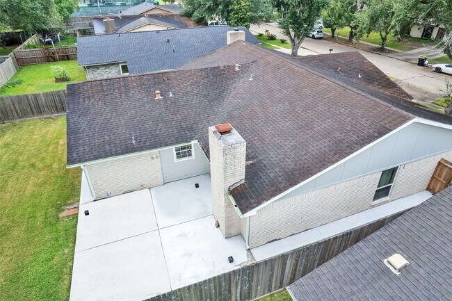 Building Photo - 2123 Quail Valley E Dr