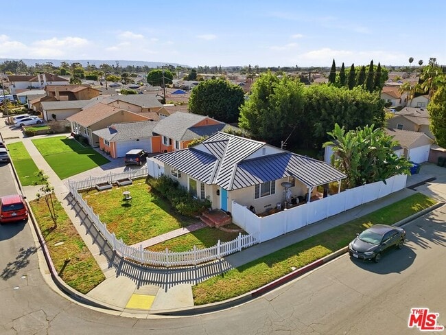 Building Photo - 15203 Yukon Ave