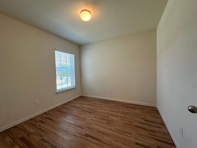 Building Photo - COMING SOON - MID APRIL