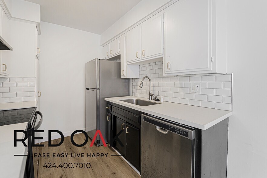 Building Photo - 2065 Rodney Dr