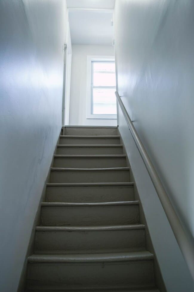 Building Photo - Renovated 3 Bedroom 2 Bathroom Single-Family Home!