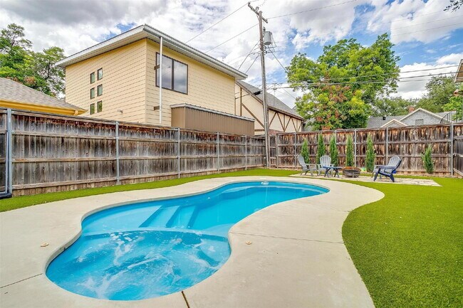 Building Photo - Charming 4 Bed, 2 Bath in Historic Berkele...