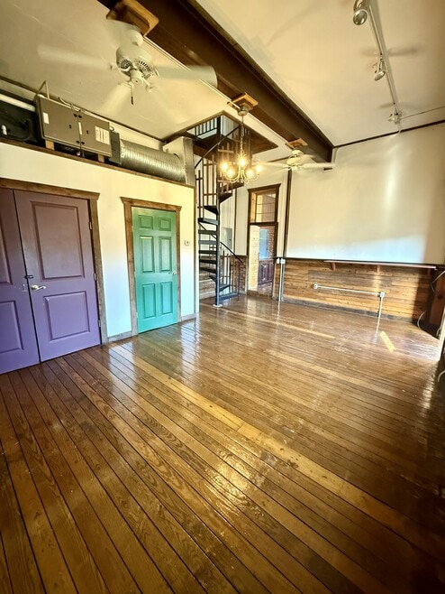 Building Photo - 628 W Market St