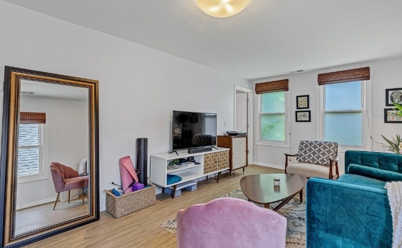 Building Photo - 520 N Ada St