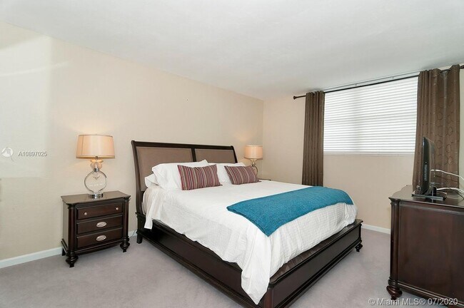 Building Photo - 3801 S Ocean Dr