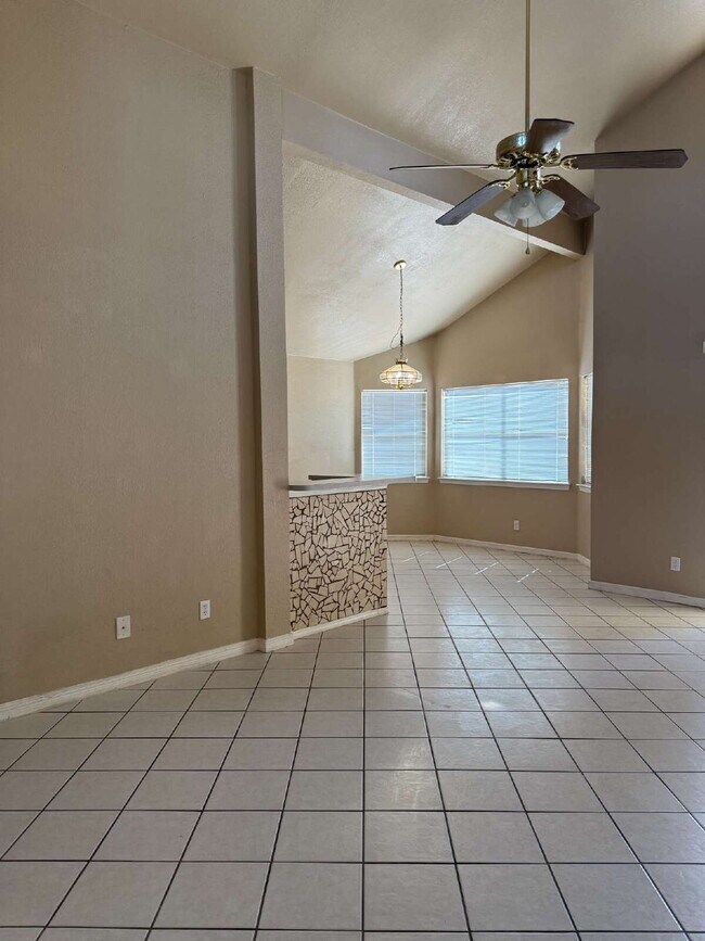 Building Photo - "Charming 3-Bed, 2-Bath Oasis in El Paso -...