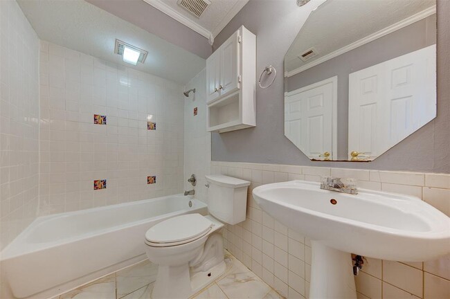 Building Photo - 263 E Castle Harbour Dr