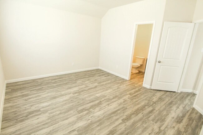 Building Photo - 927 Hidden Cove Ct